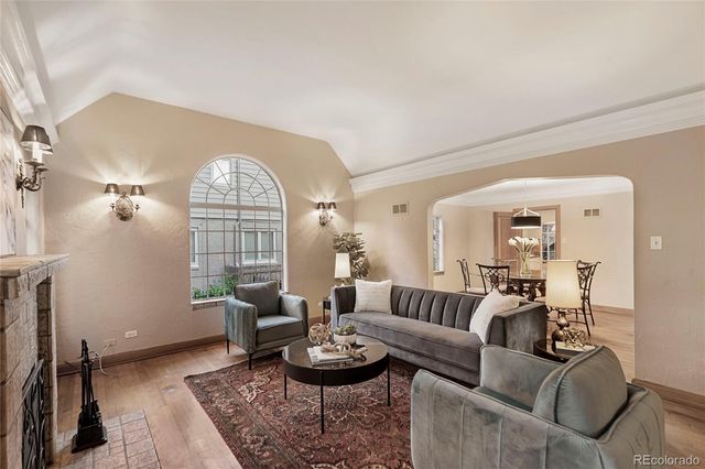 725 Monaco Parkway, Denver, CO 80220