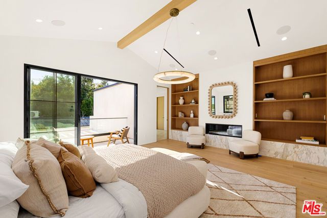 311 N Bowling Green Way, Los Angeles, CA 90049