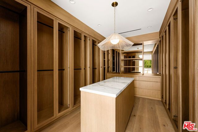 311 N Bowling Green Way, Los Angeles, CA 90049
