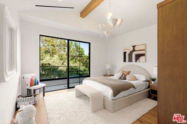 311 N Bowling Green Way, Los Angeles, CA 90049