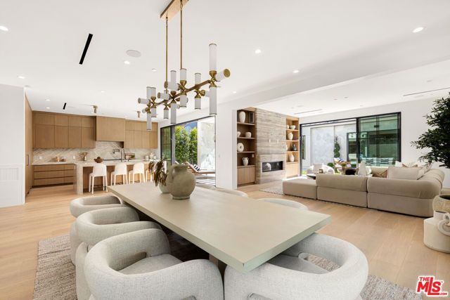 311 N Bowling Green Way, Los Angeles, CA 90049