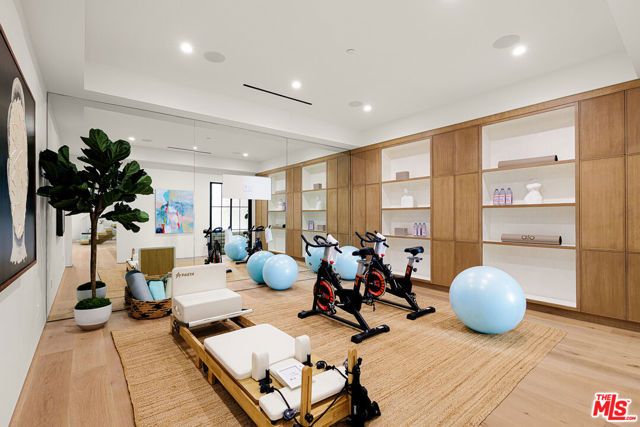 311 N Bowling Green Way, Los Angeles, CA 90049