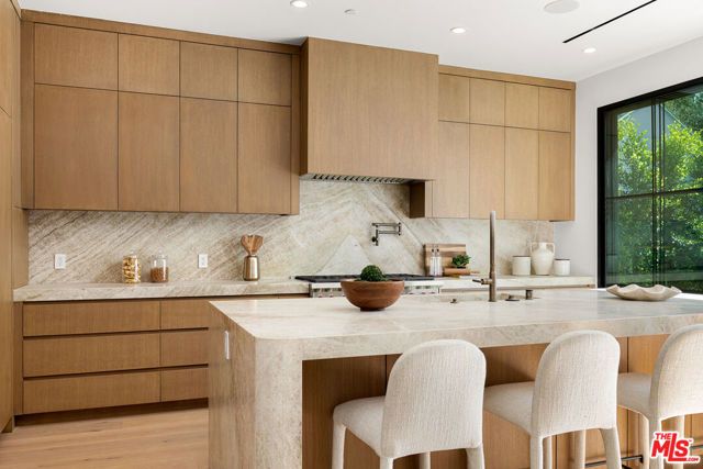 311 N Bowling Green Way, Los Angeles, CA 90049