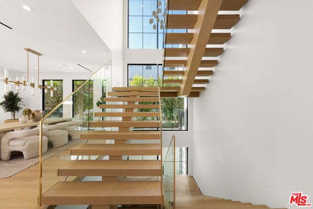 311 N Bowling Green Way, Los Angeles, CA 90049