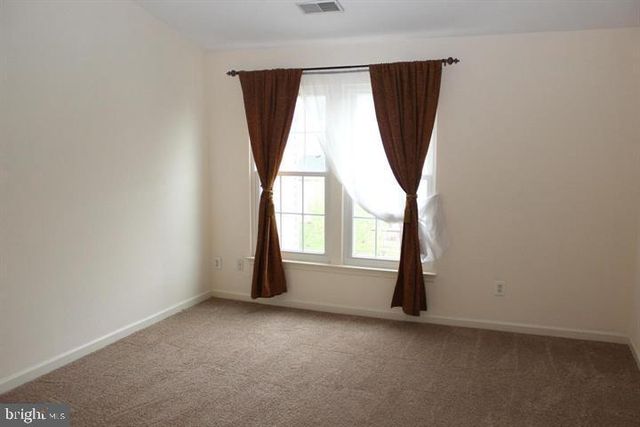 2555 CHASE WELLESLEY DR, Herndon, VA 20171