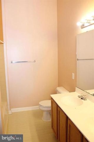 2555 CHASE WELLESLEY DR, Herndon, VA 20171