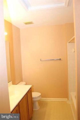 2555 CHASE WELLESLEY DR, Herndon, VA 20171