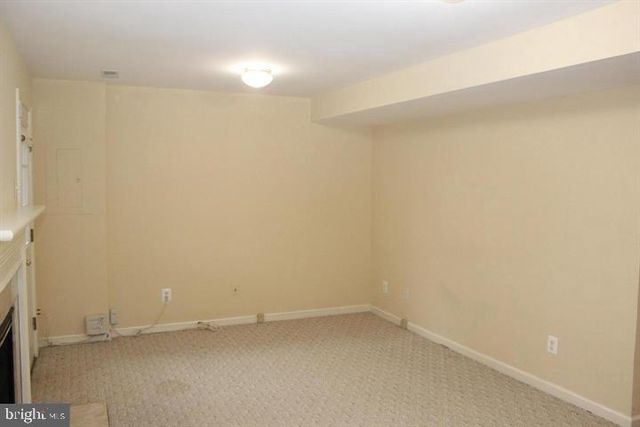 2555 CHASE WELLESLEY DR, Herndon, VA 20171
