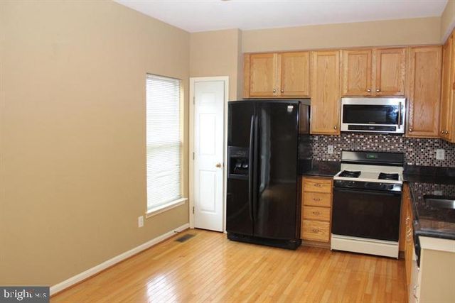 2555 CHASE WELLESLEY DR, Herndon, VA 20171