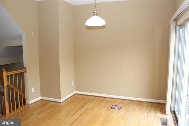 2555 CHASE WELLESLEY DR, Herndon, VA 20171