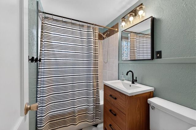 8306 Madison Avenue, Kansas City, MO 64114