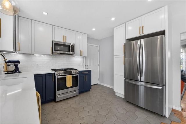 8306 Madison Avenue, Kansas City, MO 64114