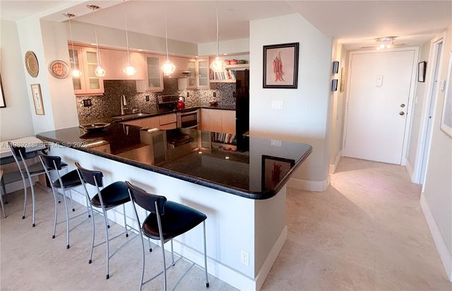 1800 Collins Ave 9E, Miami Beach, FL 33139