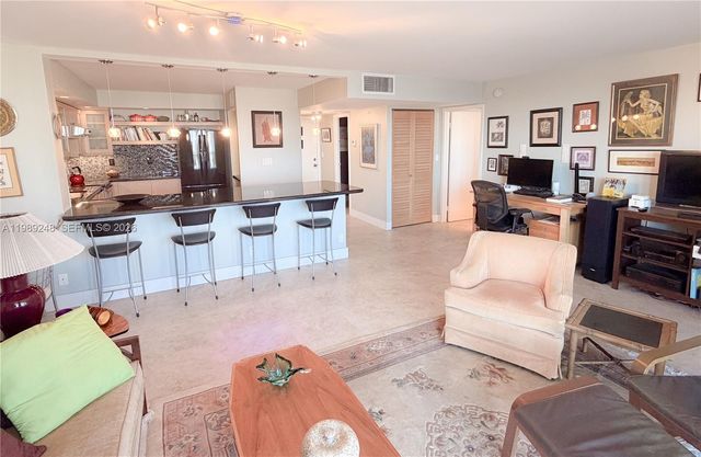 1800 Collins Ave 9E, Miami Beach, FL 33139