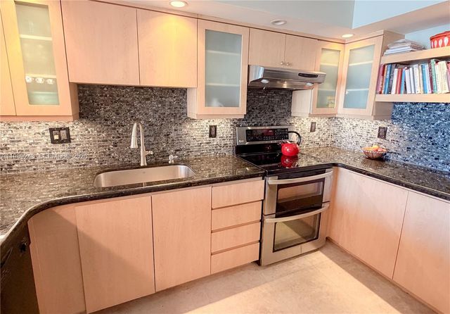 1800 Collins Ave 9E, Miami Beach, FL 33139