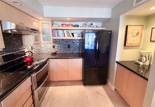 1800 Collins Ave 9E, Miami Beach, FL 33139