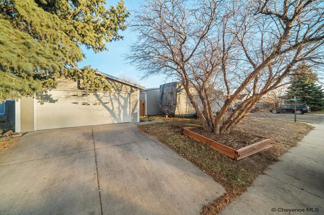 2403 HELEN AVE, Cheyenne, WY 82007