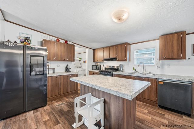 2403 HELEN AVE, Cheyenne, WY 82007