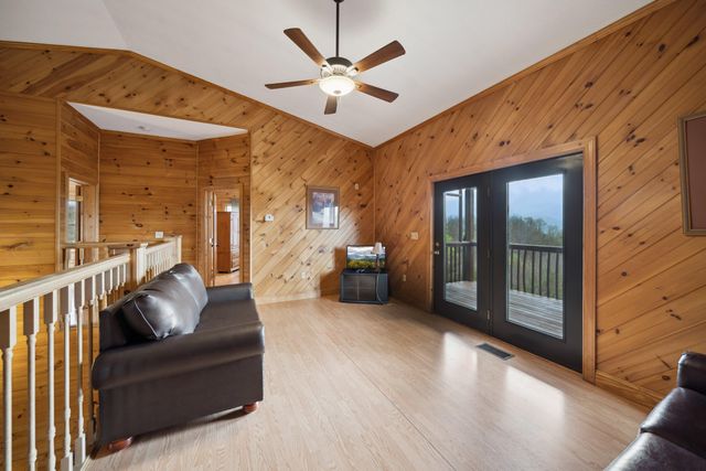 510 Wildflower Ridge Rd, Gatlinburg, TN 37738