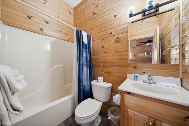 510 Wildflower Ridge Rd, Gatlinburg, TN 37738