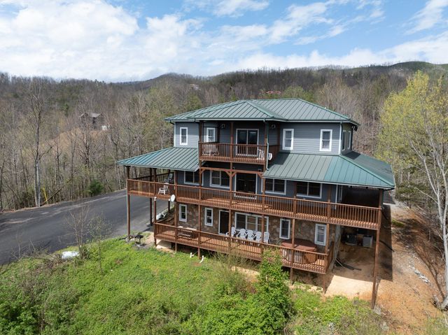 510 Wildflower Ridge Rd, Gatlinburg, TN 37738