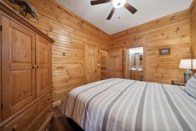 510 Wildflower Ridge Rd, Gatlinburg, TN 37738