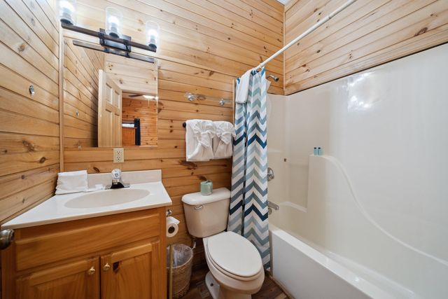 510 Wildflower Ridge Rd, Gatlinburg, TN 37738