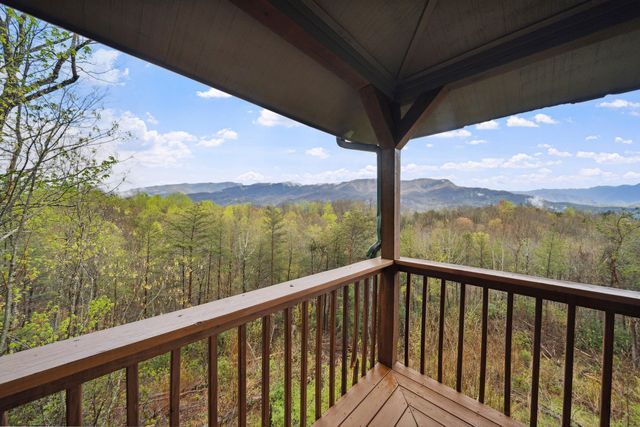 510 Wildflower Ridge Rd, Gatlinburg, TN 37738