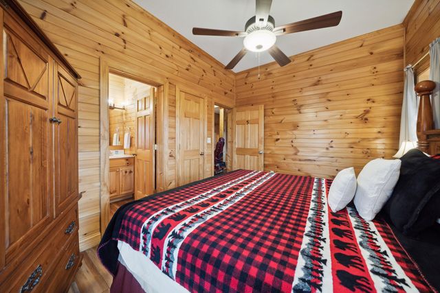 510 Wildflower Ridge Rd, Gatlinburg, TN 37738