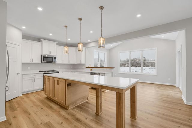 1943 Sparrow Drive, Shakopee, MN 55379