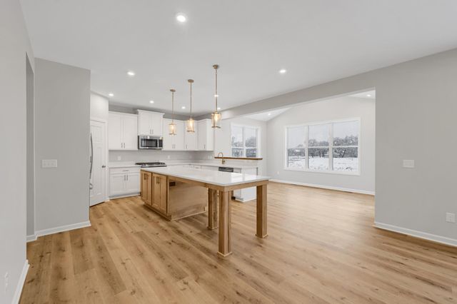 1943 Sparrow Drive, Shakopee, MN 55379