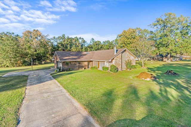 40134 Woodland Ave, Gonzales, LA 70737