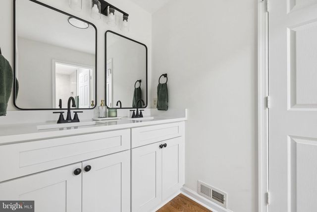 5290 HILLSIDE DR, Warrenton, VA 20187