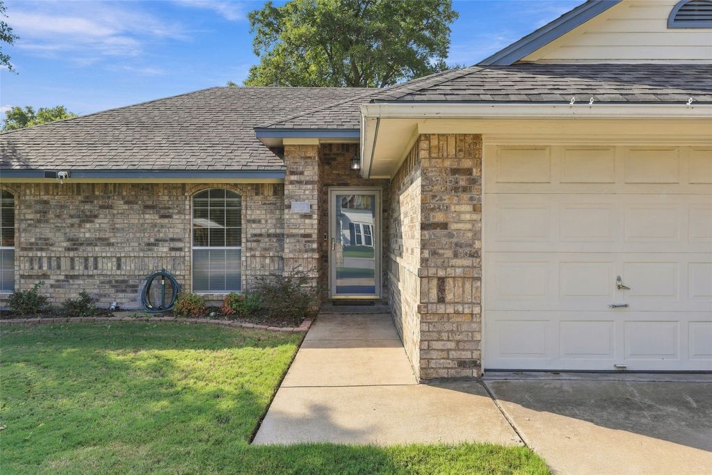411 W Spring Street, Weatherford, TX 76086 — photo 2