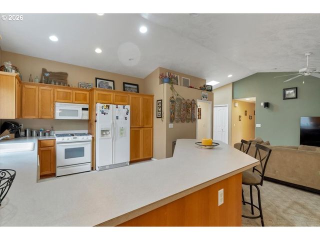 4233 HEAVENS Way S, Salem, OR 97302