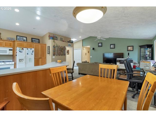 4233 HEAVENS Way S, Salem, OR 97302