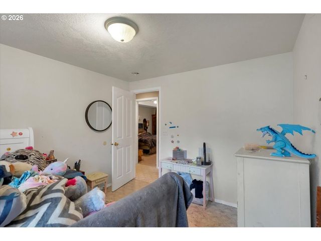 4233 HEAVENS Way S, Salem, OR 97302