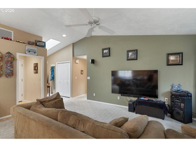 4233 HEAVENS Way S, Salem, OR 97302