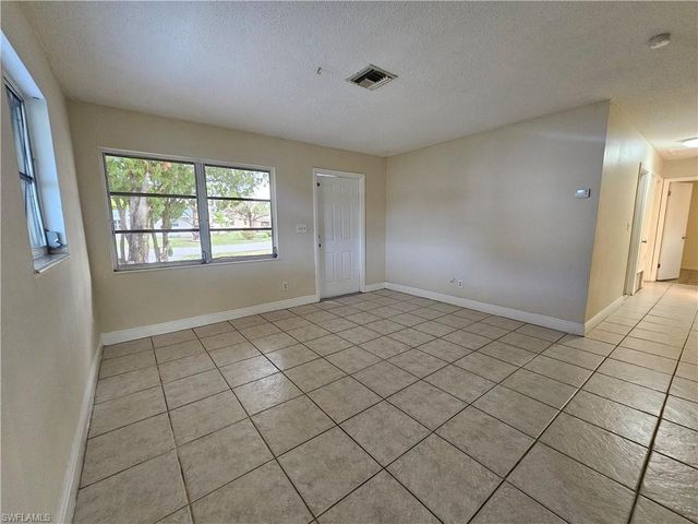 423 Morgan CIR S, Lehigh Acres, FL 33936