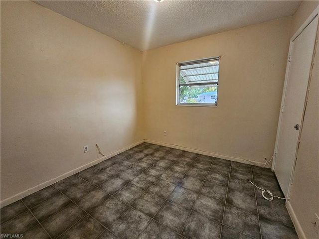 423 Morgan CIR S, Lehigh Acres, FL 33936