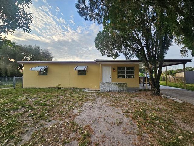 423 Morgan CIR S, Lehigh Acres, FL 33936