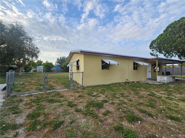 423 Morgan CIR S, Lehigh Acres, FL 33936