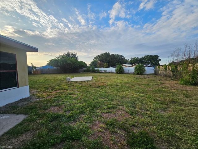423 Morgan CIR S, Lehigh Acres, FL 33936