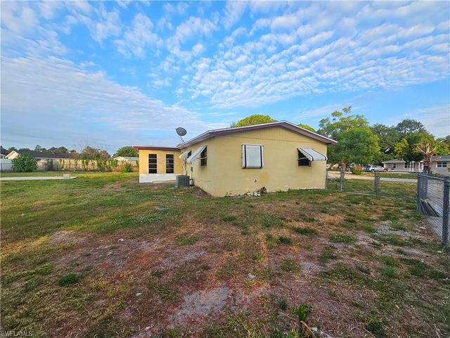 423 Morgan CIR S, Lehigh Acres, FL 33936