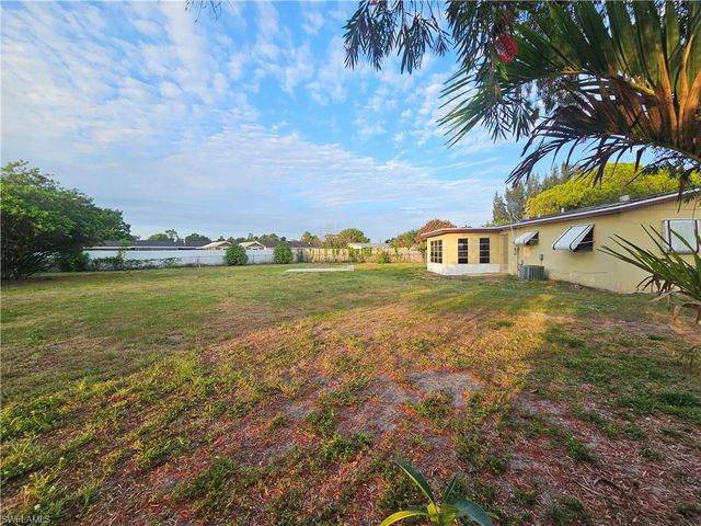423 Morgan CIR S, Lehigh Acres, FL 33936