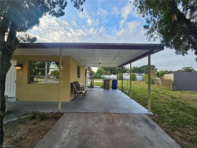 423 Morgan CIR S, Lehigh Acres, FL 33936