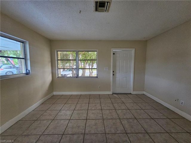 423 Morgan CIR S, Lehigh Acres, FL 33936
