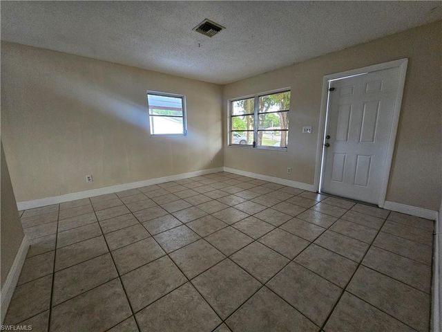 423 Morgan CIR S, Lehigh Acres, FL 33936