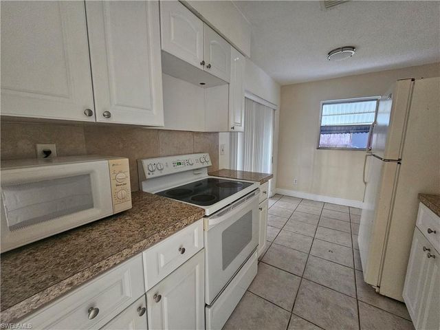 423 Morgan CIR S, Lehigh Acres, FL 33936