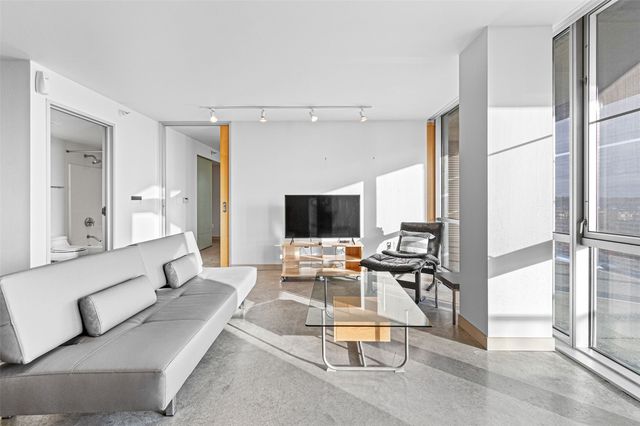 221 E College Street 703, Iowa City, IA 52240